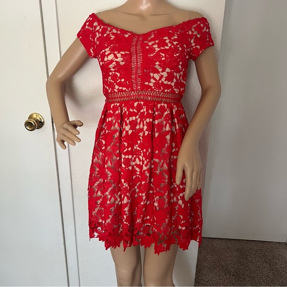 Francescas Red Cocktails Mini Red Off the shoulders Lace Dress Size XS - Picture 4 of 9